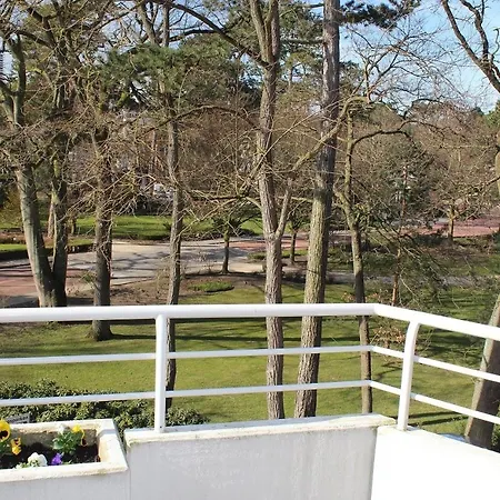 Im Royal Apartment *